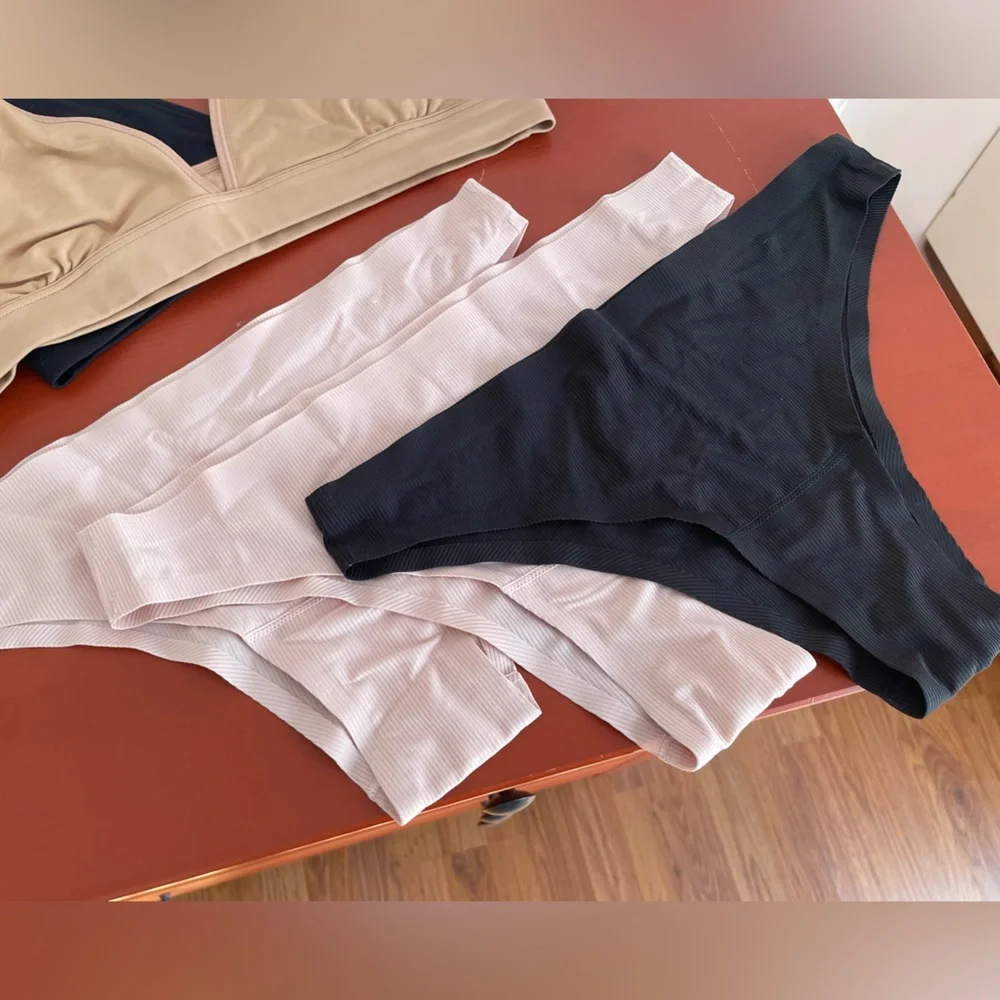 Uniqlo Women's Intimates Set - Black, Tan, and Pink